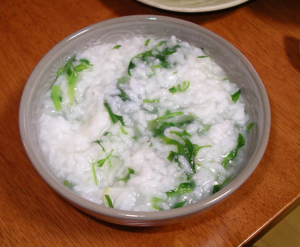 Nanakusagayu, plato típico japonés que se toma el siete de enero.