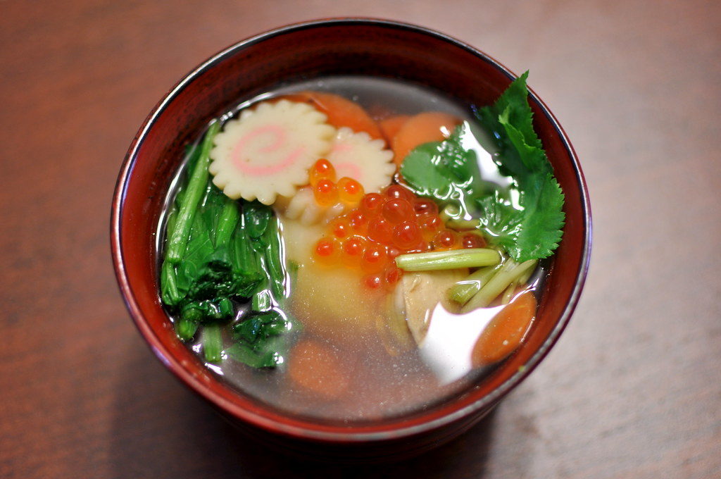 Zōni, sopa típica japonesa que se toma en Año Nuevo. Forma parte del Osechi.