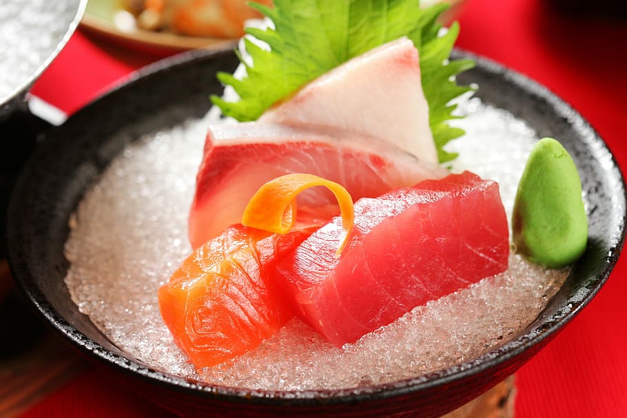 Pescado crudo o sashimi. Plato japonés.